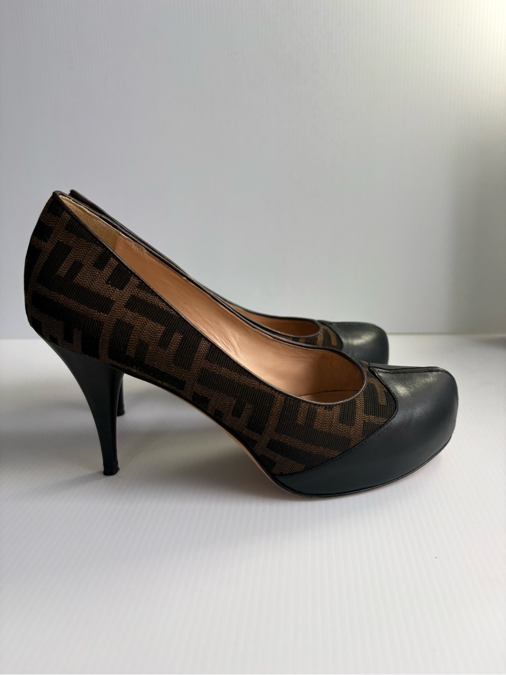 Fendi FF Zucca Canvas/Leather VintagePlatform Pumps Heels EU 39 Brown Black 8.5
